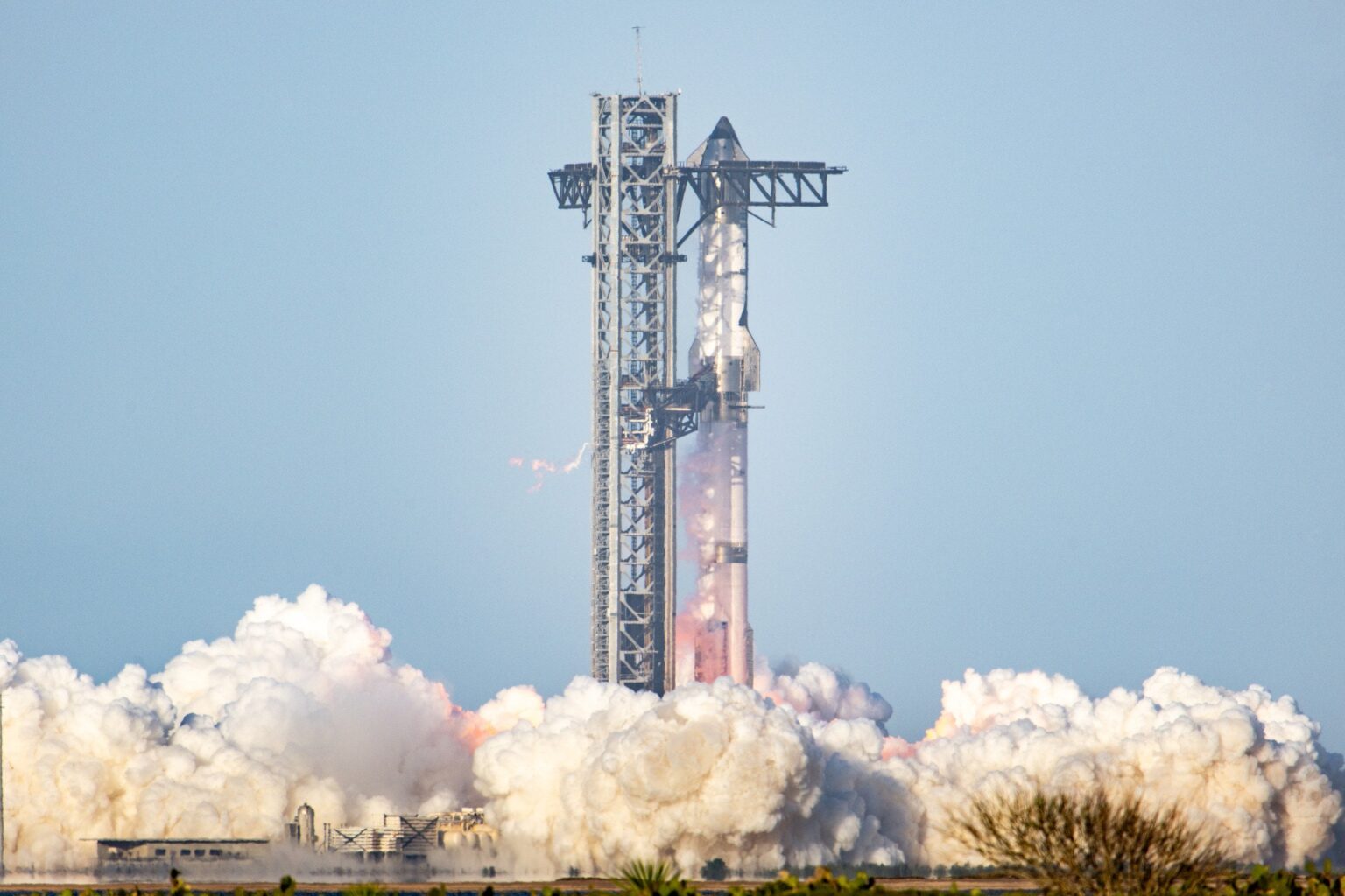 Video von Elon Musks Starship -Rakete explodiert neben dem Flugzeug wird viral
