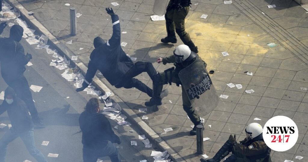 Freiheiten: Der "Schatten" über die Republik in Griechenland [ Η νέα έκθεση της Civil Liberties Union for Europe (Liberties) καταγράφει σοβαρές παθογένειες στη Δικαιοσύνη, την ελευθερία του Τύπου και τα ανθρώπινα δικαιώματα στην Ευρώπη. Ακόμη μια αρνητική “πρωτιά” για την Ελλάδα. ]