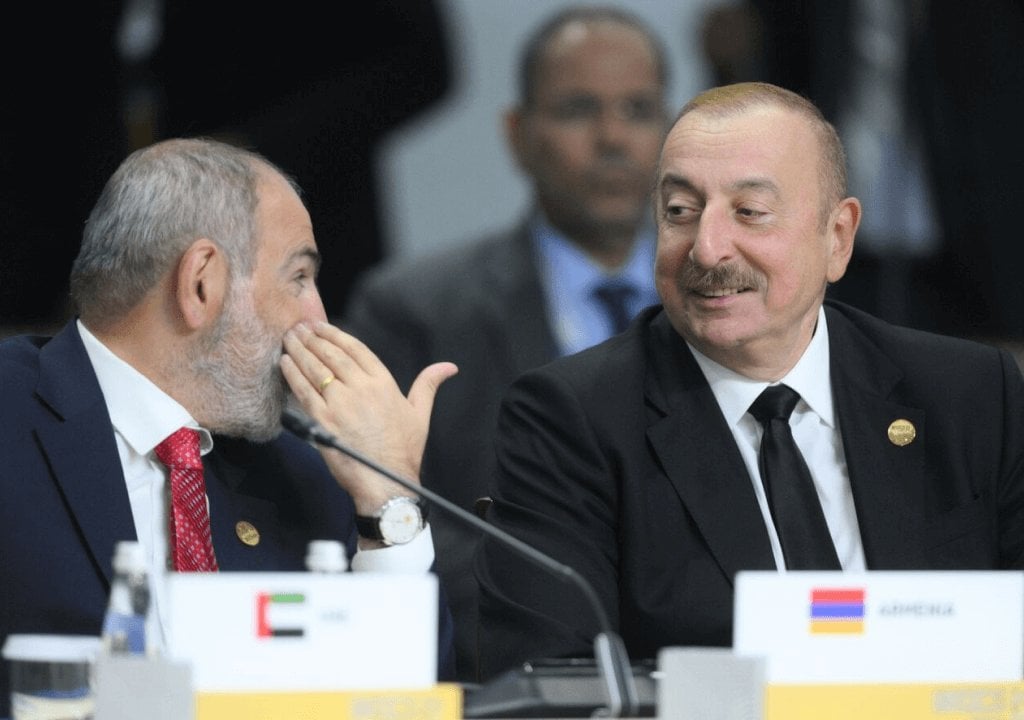 Armenien räumt ein, Aserbaidschan herrscht vor: ein Friedensabkommen zu Bakus Bedingungen