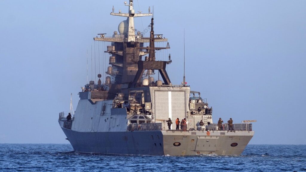 Russland schickt Kriegsschiff in den Kanal, um den Verdacht auf die Waffenversendung zu begleiten Russland schickt Kriegsschiff in den Kanal, um den Verdacht auf die Waffenversendung zu begleiten