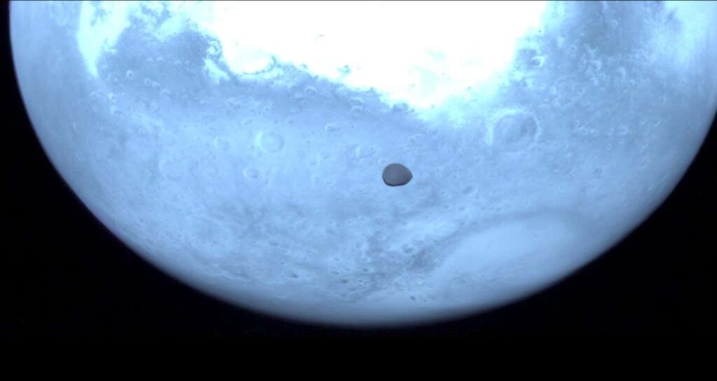 Hera Asteroide Mission nimmt atemberaubende Bilder von Mars 'Moon Deimos auf