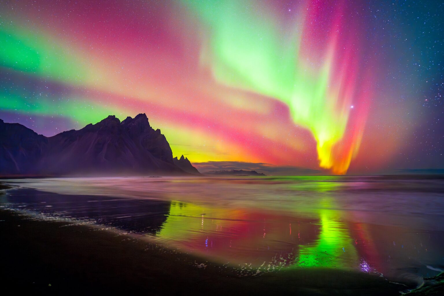 Ich fing die Aurora über Island und das Spiegelbild von Jupiter im Wasser! Ich fing die Aurora über Island und das Spiegelbild von Jupiter im Wasser!