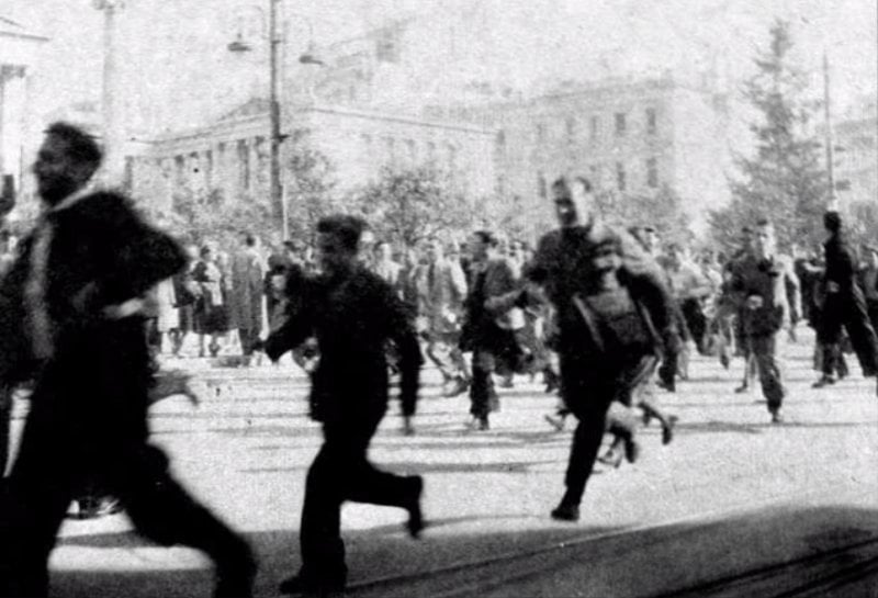 Die Feier vom 25. März war im Besitz verboten. Der italienische Angriff auf die Tausenden von Griechen, die durch die Straßen gingen, um die Revolution zu ehren - Maschine der Zeit