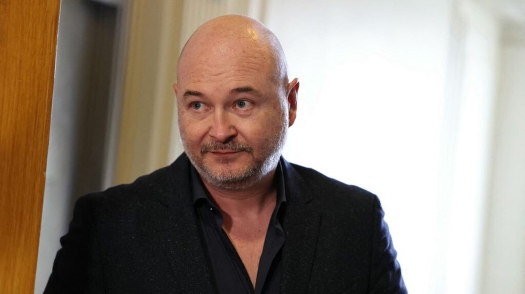 Animator Sébastien Cauet, angeklagt wegen Vergewaltigungen, wird zum Radio auf Europa 2 zurückkehren Animator Sébastien Cauet, angeklagt wegen Vergewaltigungen, wird zum Radio auf Europa 2 zurückkehren