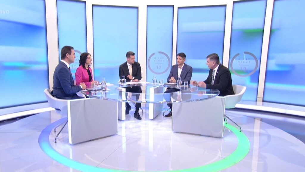 E. Kaliňák: Die Einführung des Drooper und des Krokusvirus kann ein Akt des Biotorismus sein. Die Opposition kritisiert die Unterschätzung der Situation. Laut Kalinak wird auch in der EG der Biterorismus diskutiert. E. Kaliňák: Die Einführung des Drooper und des Krokusvirus kann ein Akt des Biotorismus sein. Die Opposition kritisiert die Unterschätzung der Situation. Laut Kalinak wird auch in der EG der Biterorismus diskutiert.