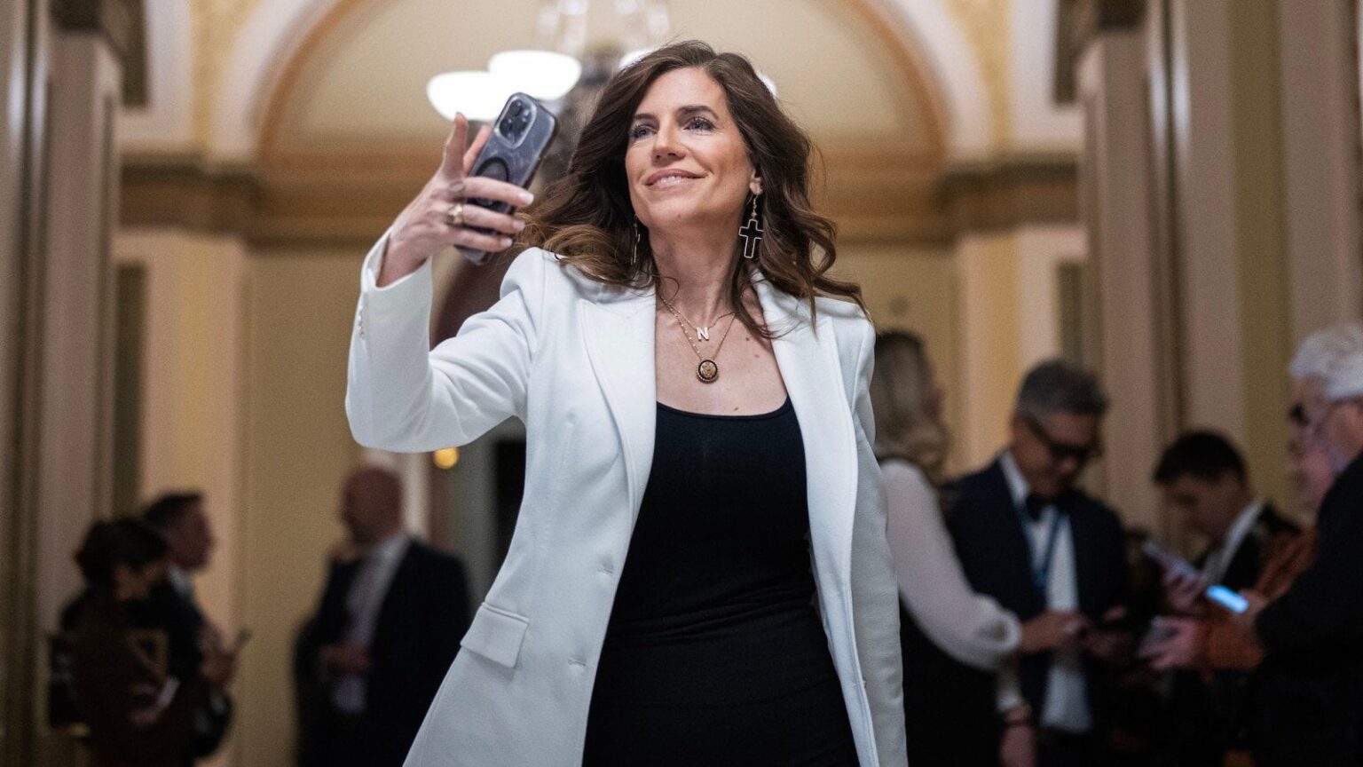 »F*ck Sie: 'Nancy Mace verliert es in öffentlicher Argumentation mit Bestandteilen