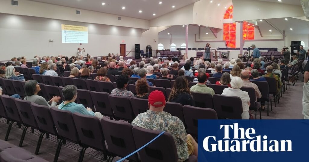 Wütende Wähler in Florida halten "leere Stuhl" -Wengen für abwesende Republikaner
