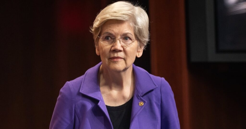 Elizabeth Warren markiert 100 Tage Trump, indem er 100 Berichte über seine Korruption las