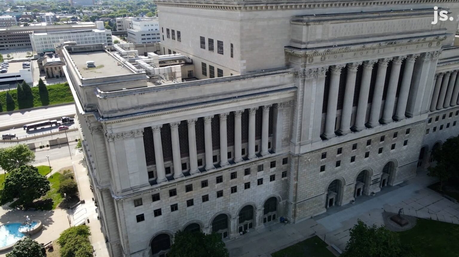 Richterin des Milwaukee County Circuit Hannah Dugan, der von den Bundesbehörden im Gerichtsgebäude festgenommen wurde