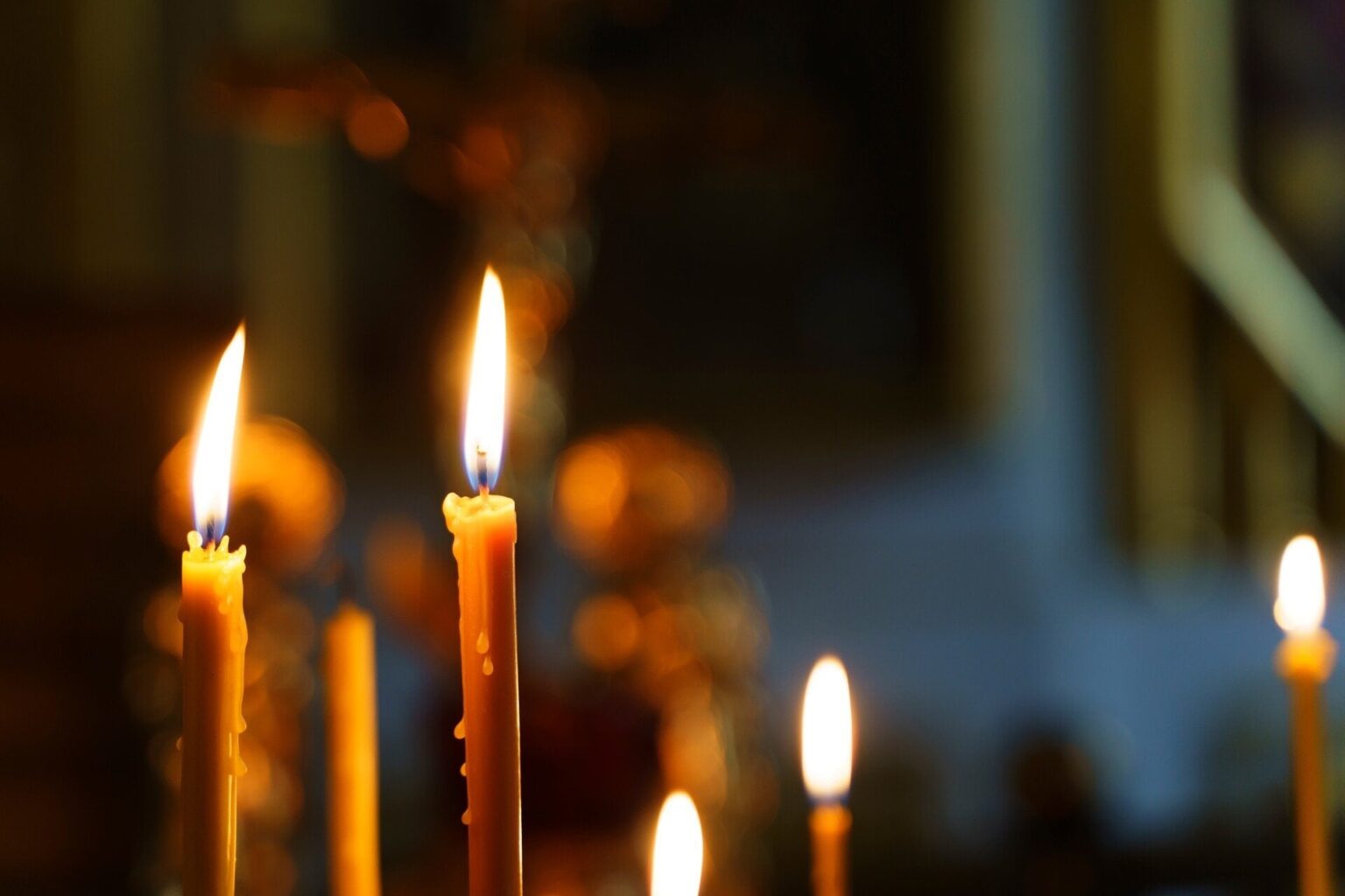 Auf der ganzen Welt verlassen viele Menschen ihre Kindheitsreligionen