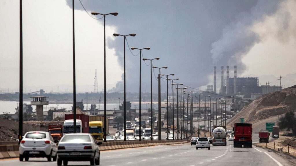 Im Iran ließ eine starke Explosion in einem Hafen mindestens vier Tote und mehrere hundert verletzte
