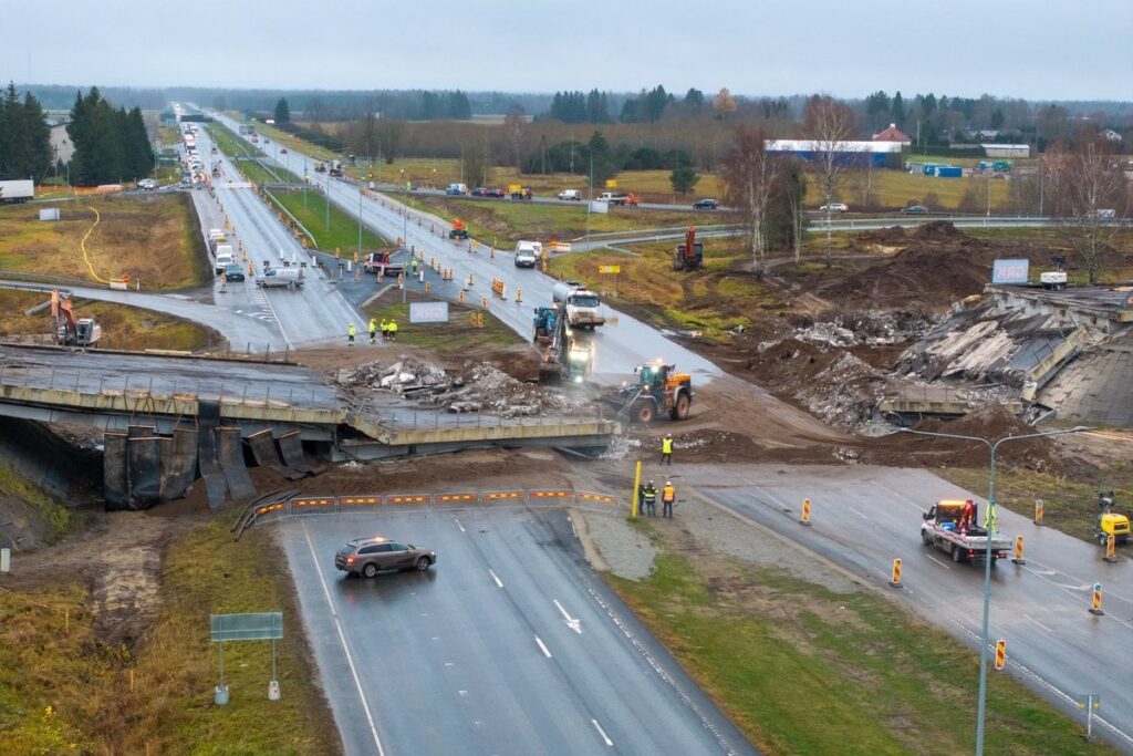 Eine schreckliche Situation bei Straßenreparaturen und Bauarbeiten. Eine schreckliche Situation bei Straßenreparaturen und Bauarbeiten.
