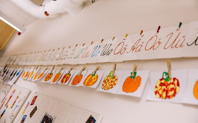 Die Verlagerung um neun Uhr zu Beginn des Schultages beginnt implementiert zu werden