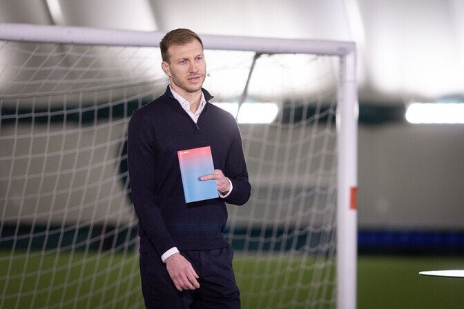 Klavan wurde von mehr als 40 Clubs unterstützt, die offizielle Kandidatur eingereicht haben