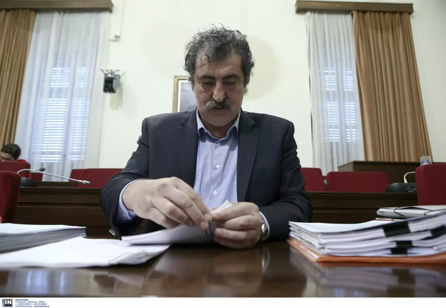 POLAKIS: Er wurde in Abwesenheit zu 12 Monaten Gefängnis mit einer dreijährigen Aussetzung wegen Verleumdung im Nachteil von Stamatis Pouli verurteilt