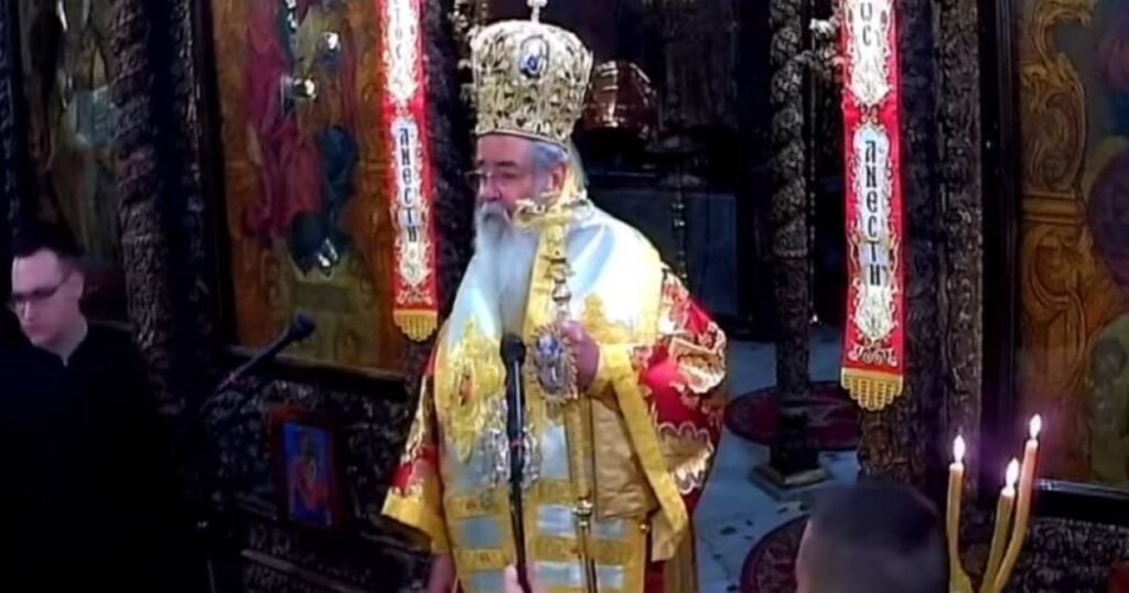 Metropolitan Kozani „Hit“ und setzte sie mit einem jungen Mann: „Devil’s Ersatz für Ohrringe und Tätowierungen“ (VID) Metropolitan Kozani "Hit" und setzte sie mit einem jungen Mann: "Devil's Ersatz für Ohrringe und Tätowierungen" (VID)