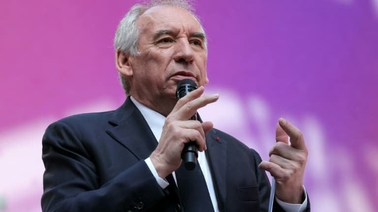 Budget 2026: Bayrou plant, die "doppelten" Positionen in der Verwaltung anzugehen