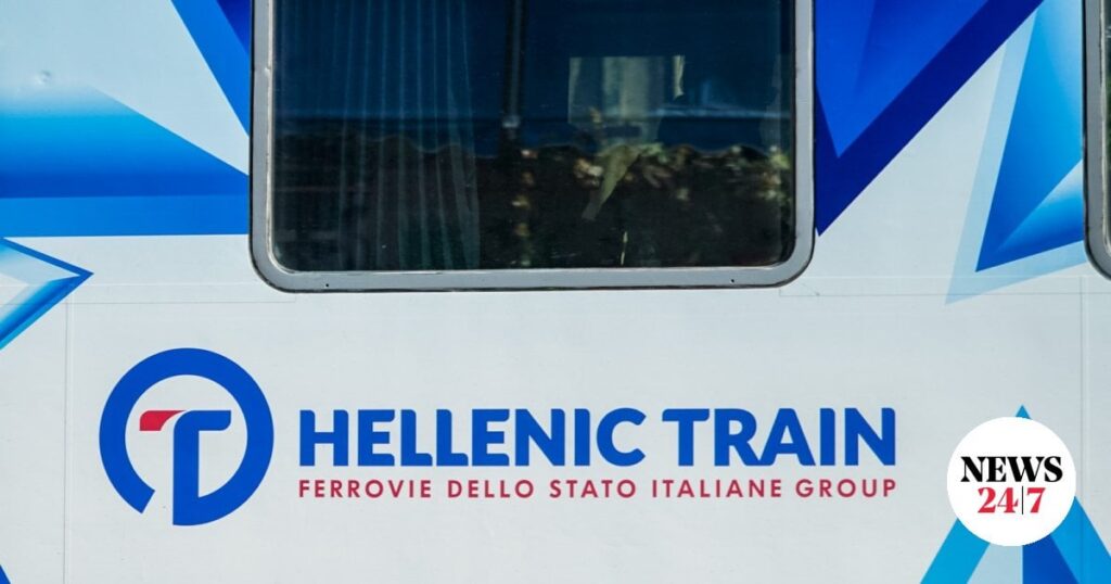 PATRAS: Auto mit dem Zug gestoßen - im Krankenhaus der Fahrer