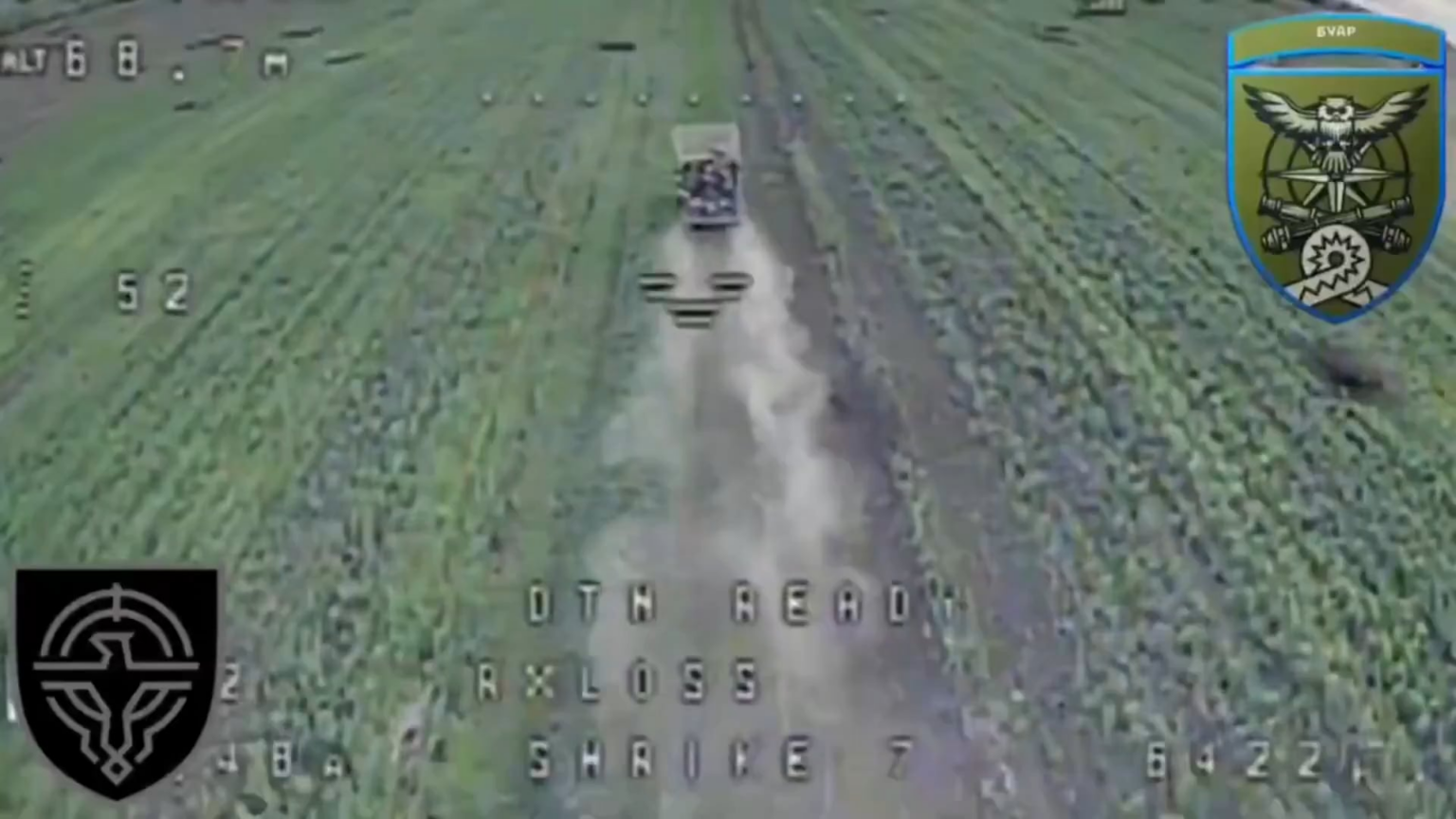 Filmmaterial der FPV -Piloten der ukrainischen 59. Brigade, die einen russischen Angriff mit zivilen Autos und Motorrädern abweist.