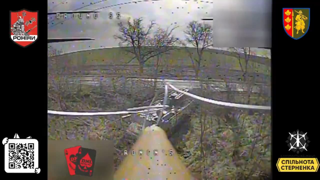 Ukrainische FPV-Piloten greifen ein anderes russisches Strela-10-Luftverteidigungssystem an. Zaporizhzhia Oblast.