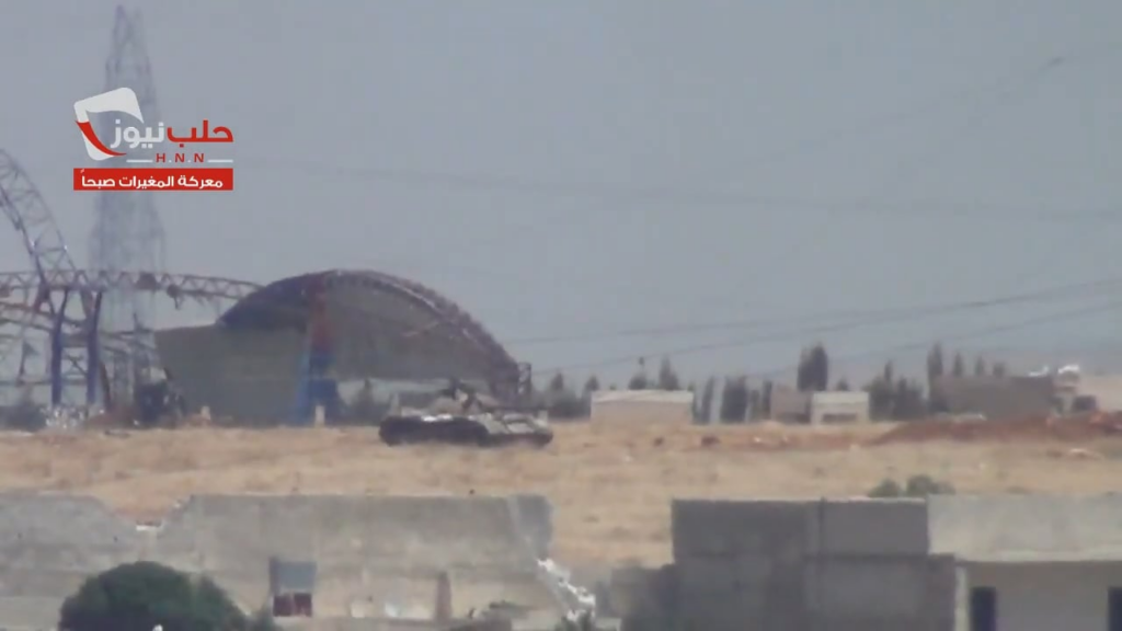 Syrische Armee T-55 macht einen direkten Panzerabwehrschlag und schlägt einen hastigen Rückzug-Al-Rashideen, Aleppo-7/7/2013