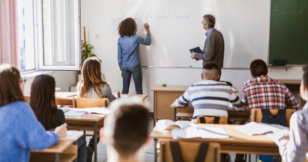 FAR -Right: In Schulen „haben Lehrer eine ungehemmte rassistische Rede tausend Ligen aus republikanischen Werten“ FAR -Right: In Schulen "haben Lehrer eine ungehemmte rassistische Rede tausend Ligen aus republikanischen Werten"