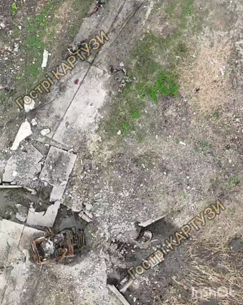 Die UAV der Betreiber der 2. Ablösung der Spezialeinheiten des Ngu Omega traf russische Motorradfahrer mit Munition. April 2025, Standort nicht offengelegt.