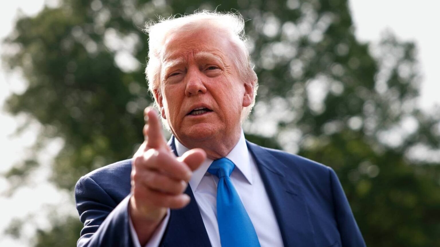 Trump gibt Executive Order aus und erhöht den amerikanischen Polizeistaat
