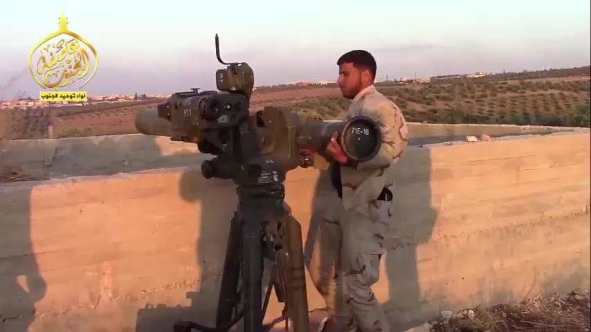 Brigade der südlichen Einheit BGM-71 TOW Streik zerstört den panzerartigen Arabischen Tank der arabischen Armee im Viertel Al-Manshiya, Daraa al-balad, Syrien-26.06.2015