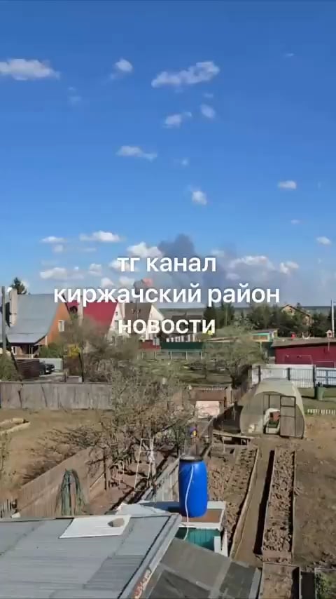 Der russische 51. Grau Barsovo Arsenal in der Nähe von Moskau explodiert nach einem mutmaßlichen ukrainischen Angriff (22. April 2025)