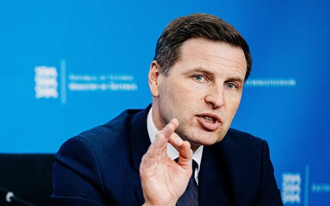 Der Staat errichtet eine Firma Hexest, um einen Ölschiefersprengstoff zu produzieren