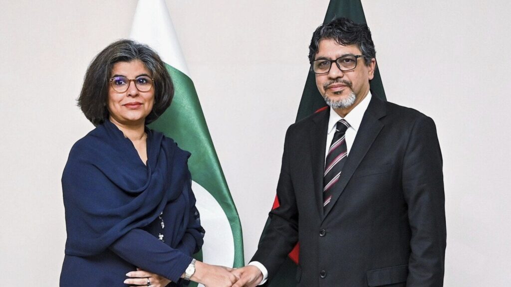 Bangladesch und pakistanische Lebensläufe nach 15 Jahren versuchen, angespannte Krawatten zu reparieren