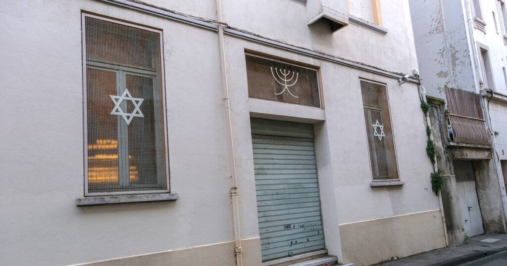 Valencia: Ein marokkanischer Schüler, der nach einem Nazi -Gruß vor einer Synagoge in ein Verwaltungsbehörde aufgenommen wurde Valencia: Ein marokkanischer Schüler, der nach einem Nazi -Gruß vor einer Synagoge in ein Verwaltungsbehörde aufgenommen wurde