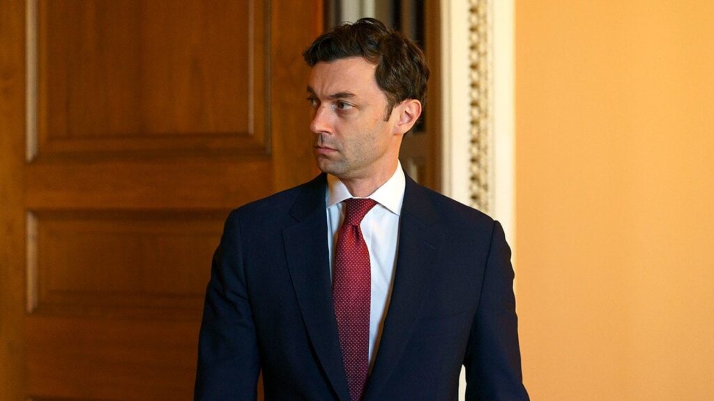 OSSOFF: Trumps jüngste Handlungen "sollten uns bis zum Knochen entspannen"