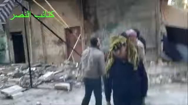FSA -Ingenieure bauten eine Handkreiberschleuder, um Sprengstoff in syrischen Armeepositionen zu locken - Aleppo - 29.01.2013