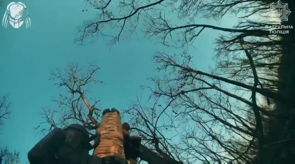 Ukrainische Soldaten der Patrouillenpolizeibrigade "Raubtier" in Aktion. Toretsk -Richtung. [Published 29.04.2025]