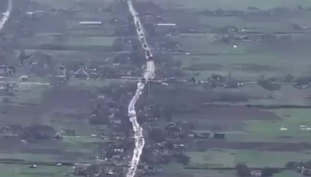 Drohnenaufnahmen des ukrainischen Militärs, die einen groß angelegten russischen Angriff in der Nähe der Siedlung von Andriivka, Donezk Oblast, abwies.