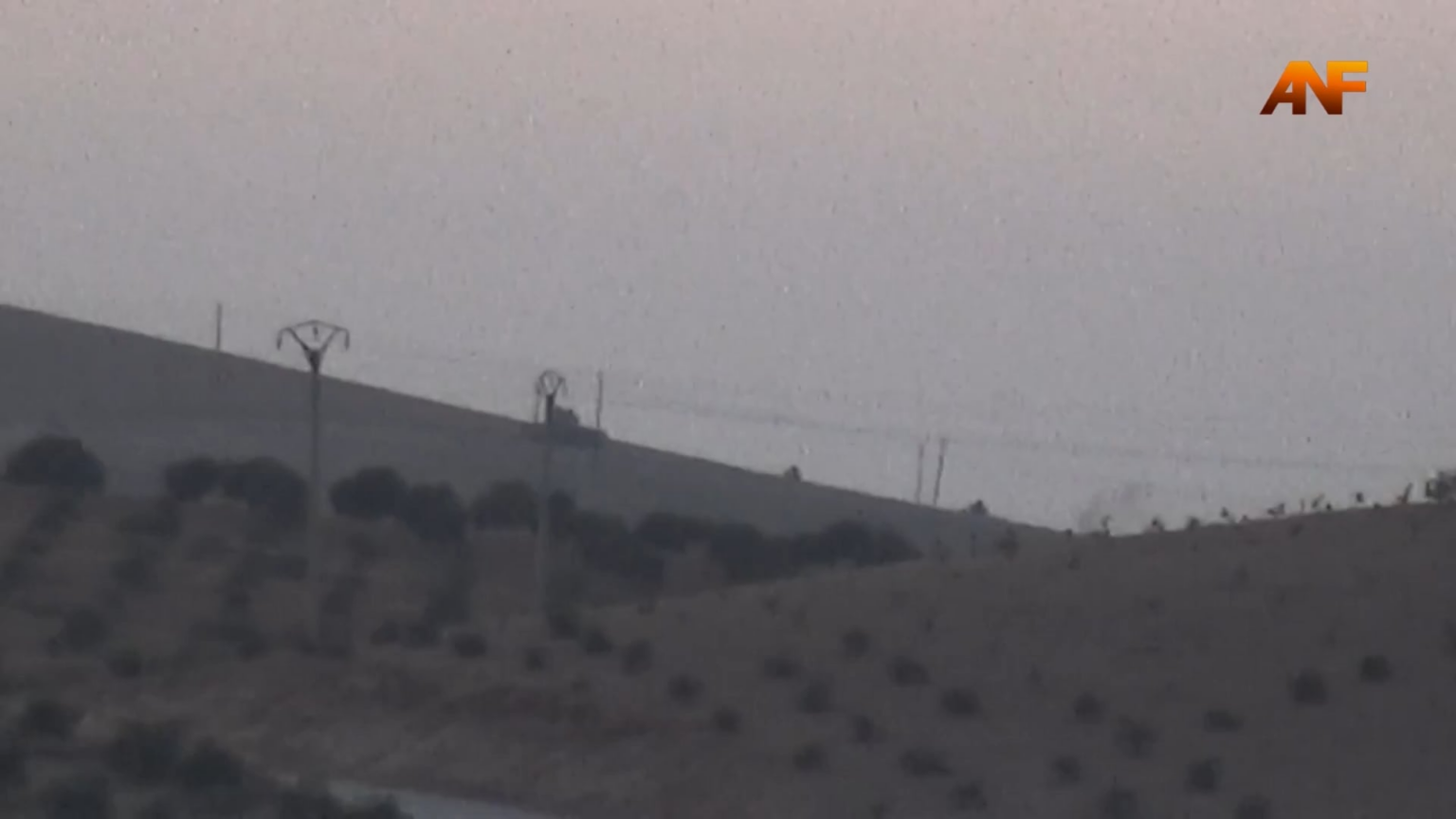 SDF Milan ATGM -Streik auf einem türkischen Armee -Panzer verursacht eine katastrophale Explosion in Jarabulus, Gouverneur Aleppo, Syrien - 27.08.2016