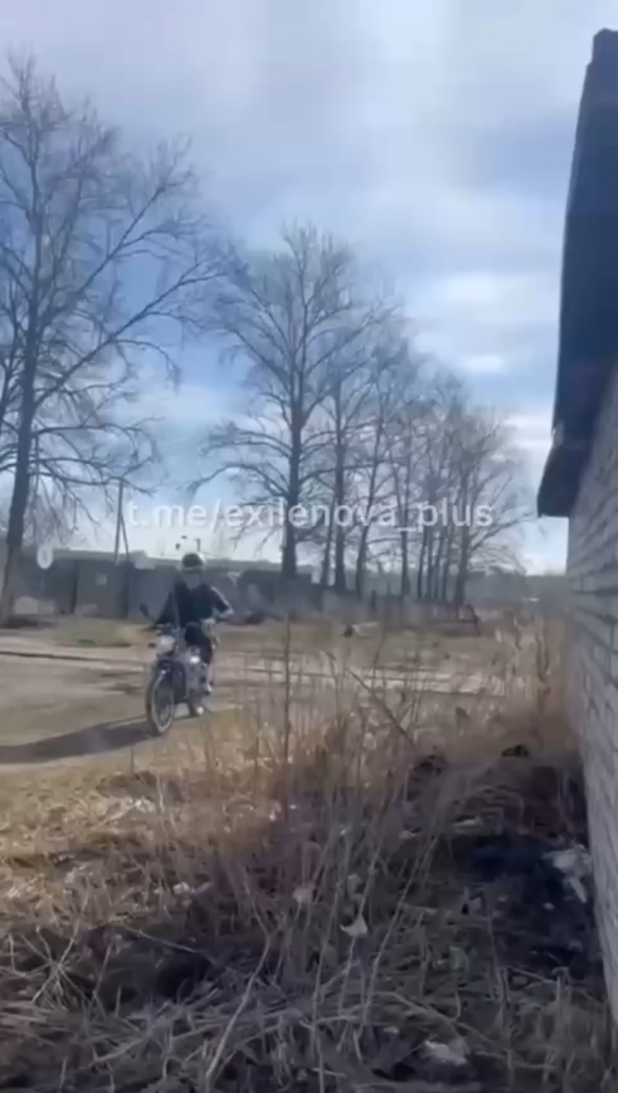 Ein weiteres Video der ukrainischen und 196er Drohnenangriffe auf die Position der russischen 112. Brigade in Shuya, Ivanovo Region (700 km/435 Meilen von der Grenze der Ukraine entfernt).