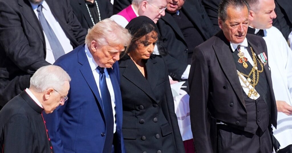 Trump wird vor Millionen bei Papster Beerdigung gerufen