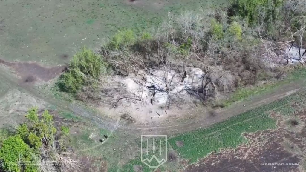 Ukrainische Soldaten der 15. Ngu Brigade Kara-Dag stürmten eine russische Position und warfen eine TM-62-Mine in den feindlichen Unterstand. Kupyansk Richtung. April 2025