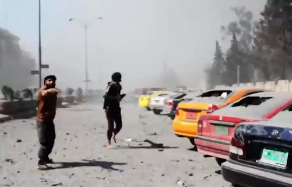 POV -Filmmaterial der ISIS -Mitglieder, die während der Schlacht von Mosul, 2016 von der Iraqi & Coalition Air Force bombardiert werden.
