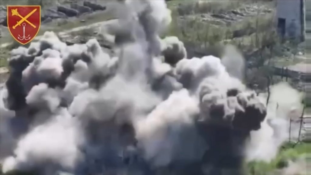 Die ukrainische Luftfahrt zerstörte eine russische Militärbasis in der Region Kherson im vorübergehend besetzten Oleshky. April 2025 Die ukrainische Luftfahrt zerstörte eine russische Militärbasis in der Region Kherson im vorübergehend besetzten Oleshky. April 2025