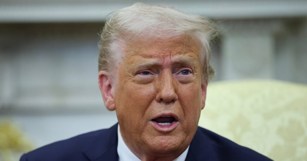 Verängstigte Trump flieht Zölle nach dem Krieg der CEOs 'leere Regale' Warnung