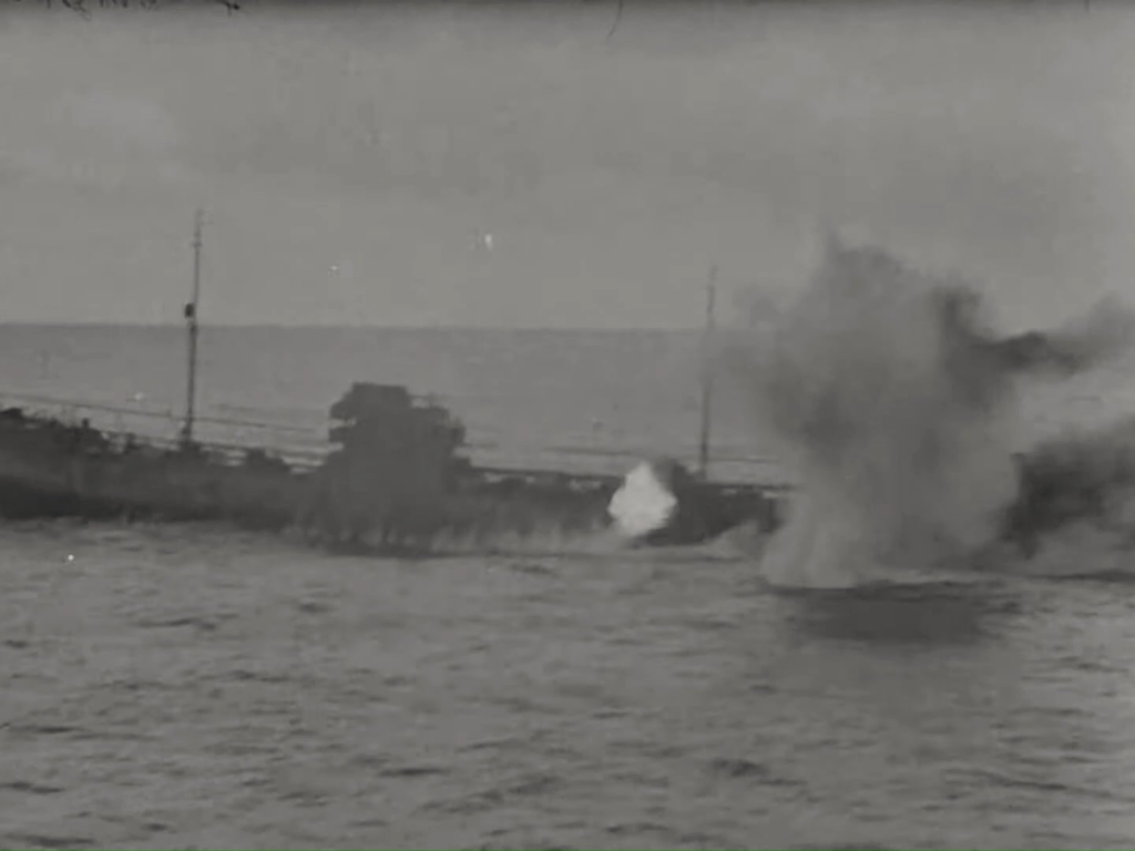 Deutsche Schlachtschiff der Scharnhorst-Klasse versenkt einen alliierten Händler mit ihrer sekundären Batterie während der Operation Berlin Anfang 1941
