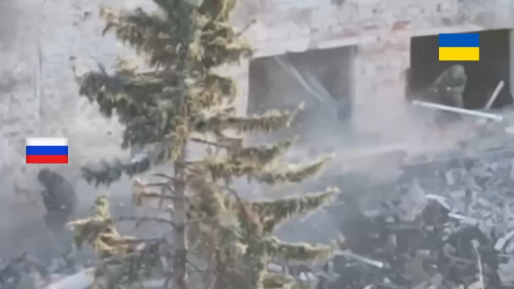Der ukrainische Soldat tötet den russischen Soldaten im Nahkampf. Toretsk, Region Donezk