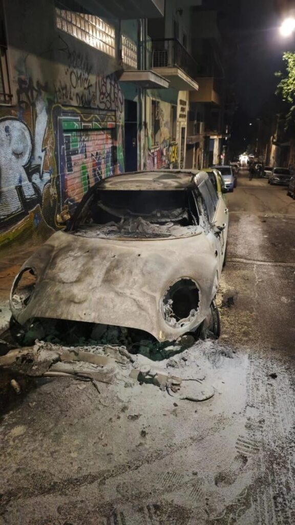 Bilder von Fahrzeugen und Wohngebäuden in Exarchia