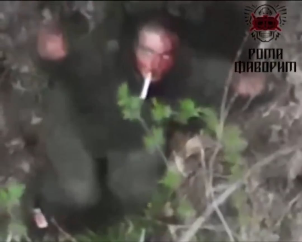 Der russische Soldat ergab sich der Drohne der „Lieblings“ UAS -Einheit der 107. TDF -Brigade. April 2025, Standort nicht offengelegt. Der russische Soldat ergab sich der Drohne der "Lieblings" UAS -Einheit der 107. TDF -Brigade. April 2025, Standort nicht offengelegt.