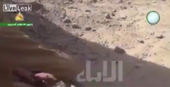ISIS -Kämpfer brennen lebendig, nachdem sie während der Schlacht von Baiji, 2015 mit einer Granate der irakischen Freiwilligen getroffen wurden.