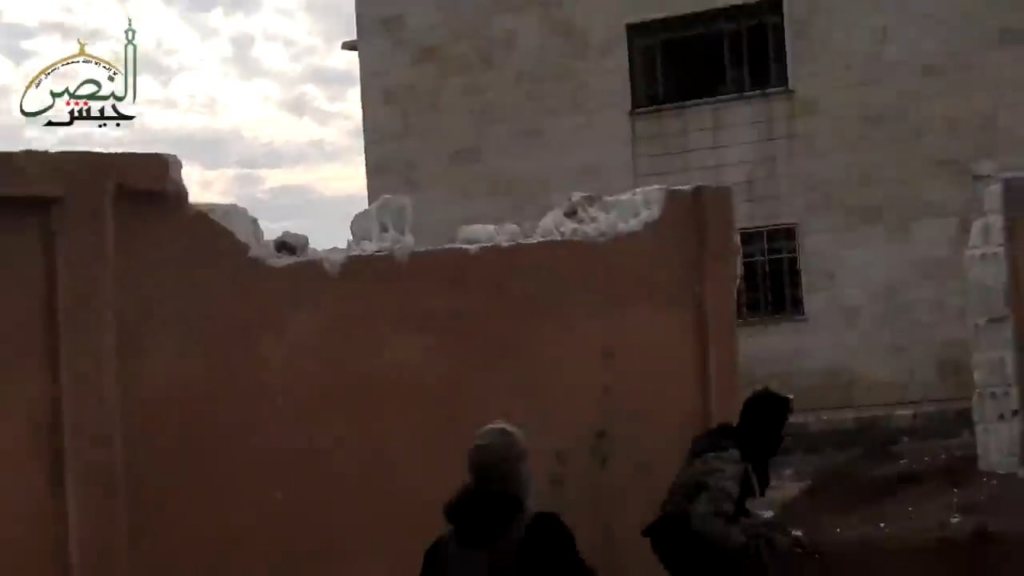 Jaysh al-Nasr Force überrannt SAA Tanks & Truppen während eines Vorstoßes in die Stadt Al-Khawin, Idlib-2018